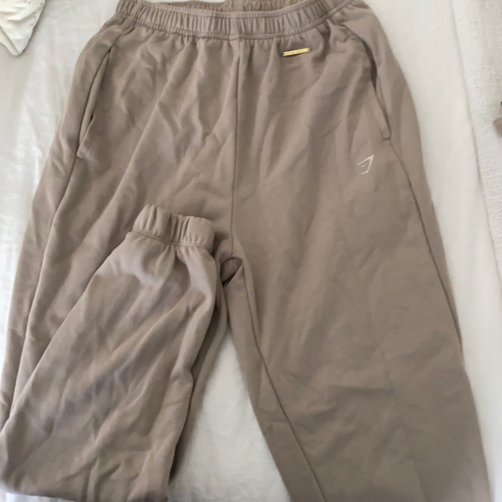 Whitney Simmons gymshark loose joggers